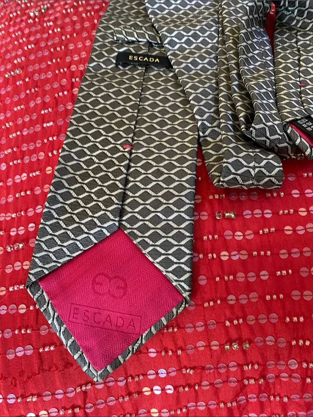 Escada 💯 Silk Made in Italy 🇮🇹 Textured Subtle Shimmer Luxury Rare Tie NWOT